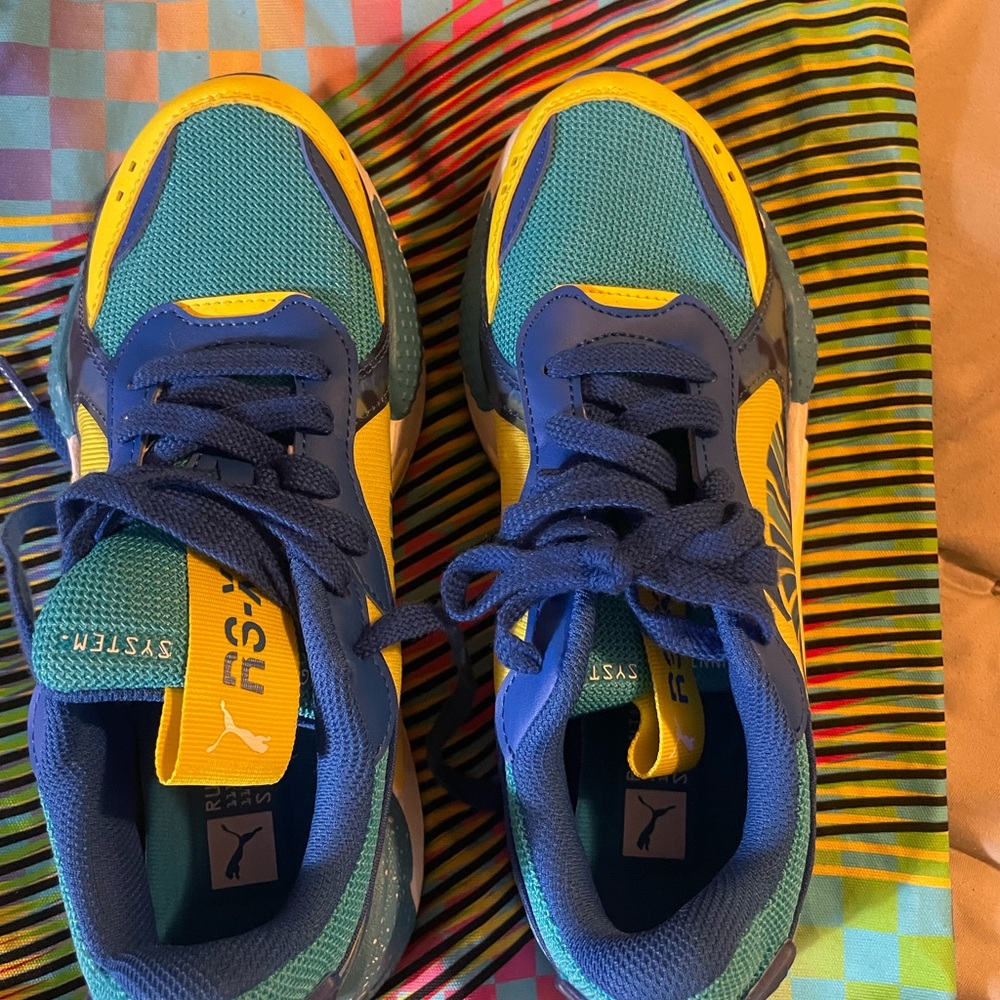 Puma Big Kid  Sneakers in Blue and Yellow